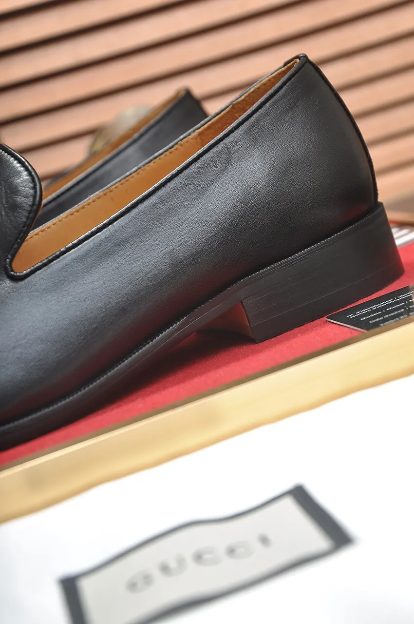 Men's shoes💰500💶Italy's top luxury men's shoe giant (GUCCI) (Gucci) (full cowhide lining) new arrival🍃Original European style🔰 Pleasant to the eye😍In order to make the shoes more durable and non-deformable🌀The production continues to follow traditional methods but there is still no lack of innovation💪Choose original sheepskin for the leather♻️ Smooth and natural And extra bright ⭐Made of imported cowhide, the first choice of rich people 38-45 (45 customized)